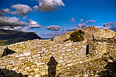 Segesta - gli scavi nei pressi del teatro, il 'castello'. 